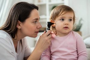 Otite virale ou bactérienne : comment faire la différence ?