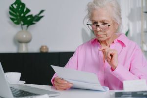 Les critères essentiels pour comparer les mutuelles senior